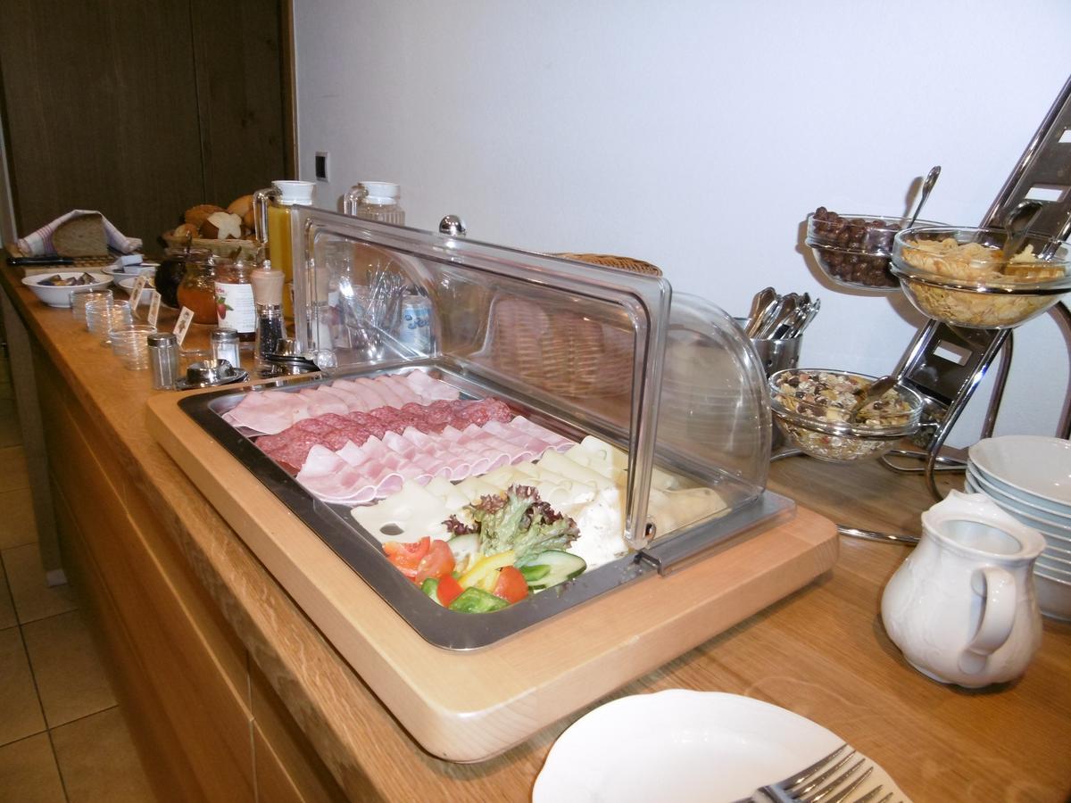 Gaestepension Zum Stern ビューラータン エクステリア 写真